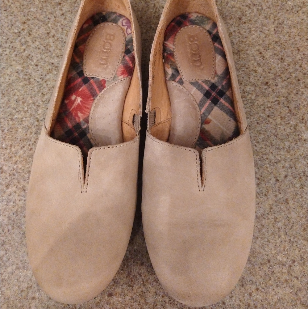 Born "Sebra" Flats 100% Leather Size 6.5M Tan Cushioned Footbed